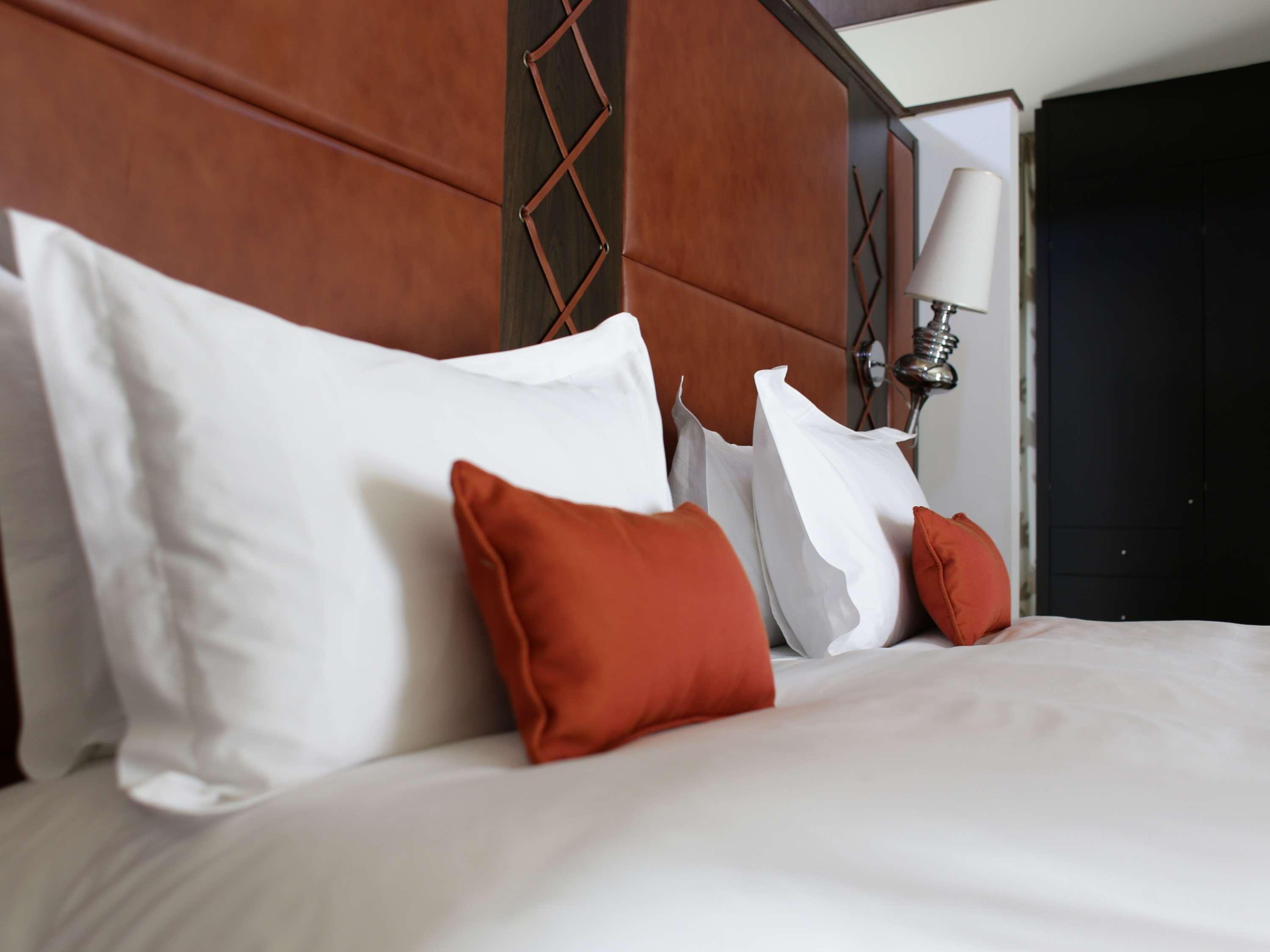 Sofitel Montevideo Casino Carrasco & Spa Exterior foto A bed with pillows