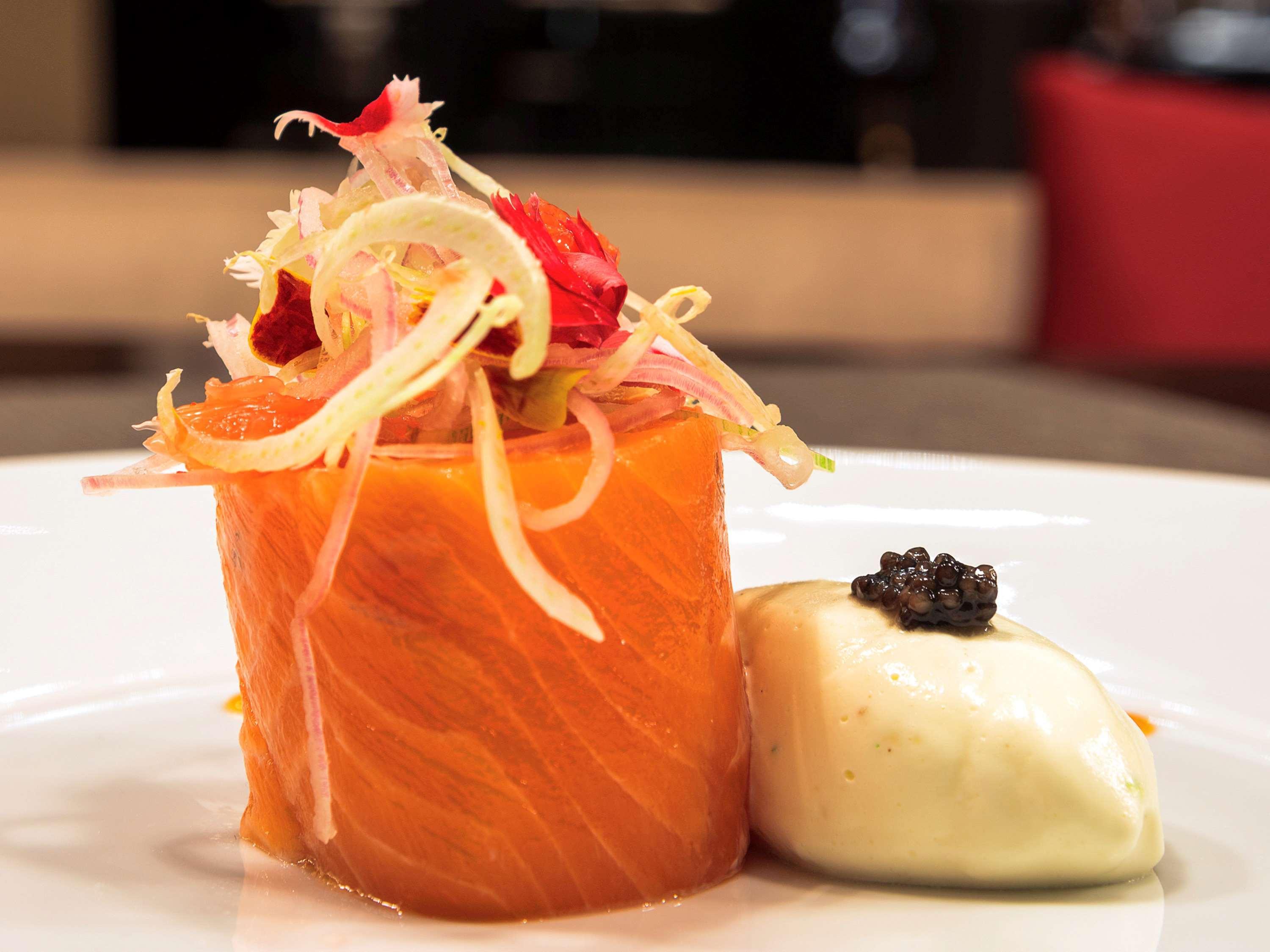 Sofitel Montevideo Casino Carrasco & Spa Exterior foto Salmon tartar