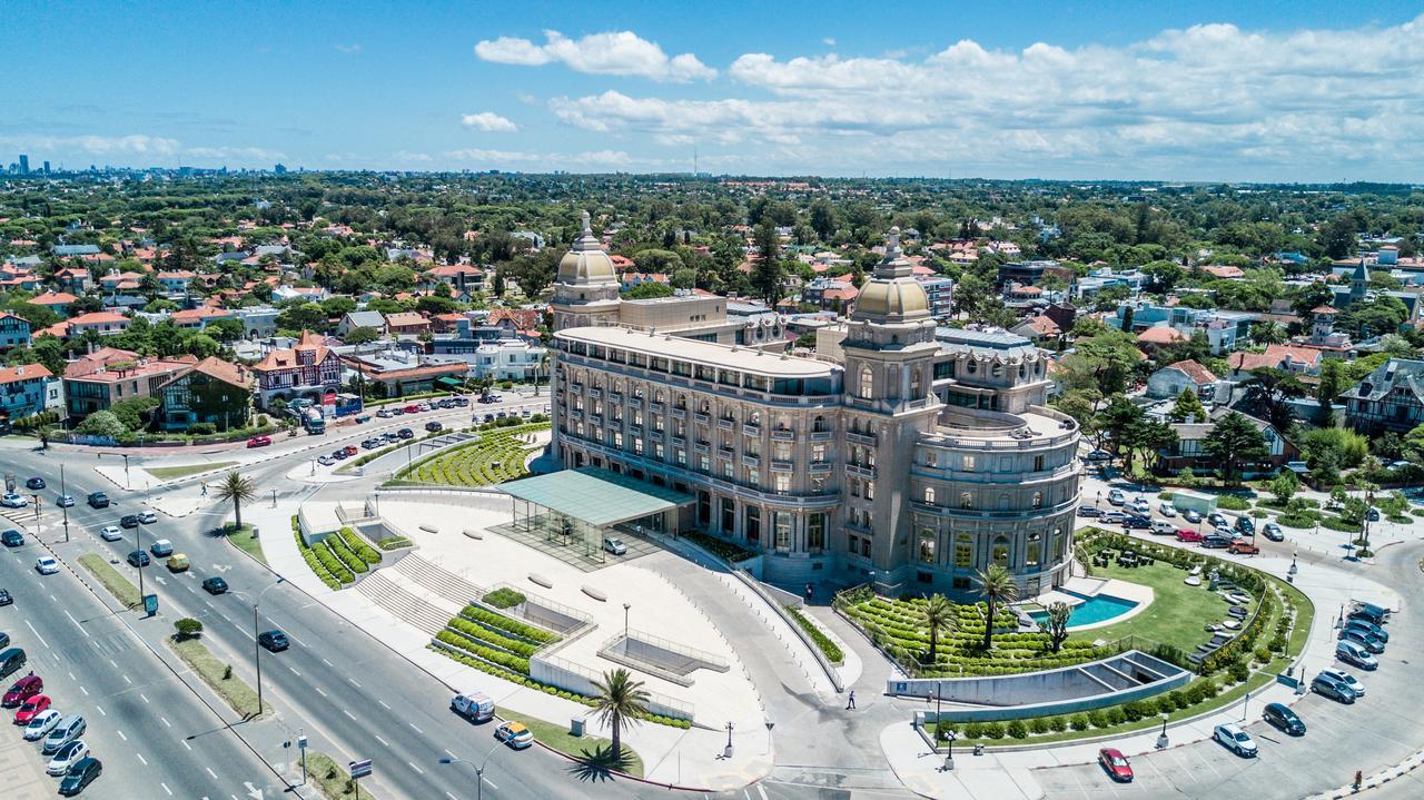Sofitel Montevideo Casino Carrasco & Spa Exterior foto Aerial view of the hotel
